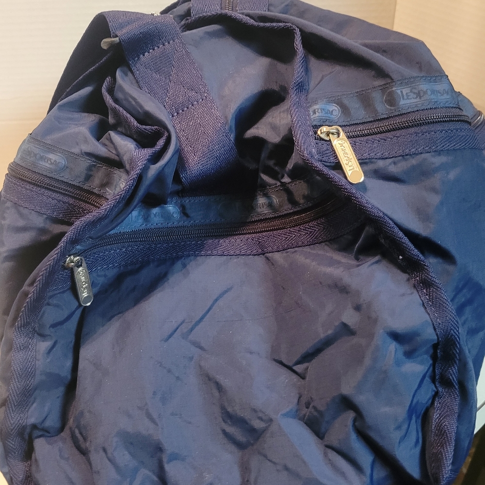 Lesportsac duffle bag. - Picture 3 of 14